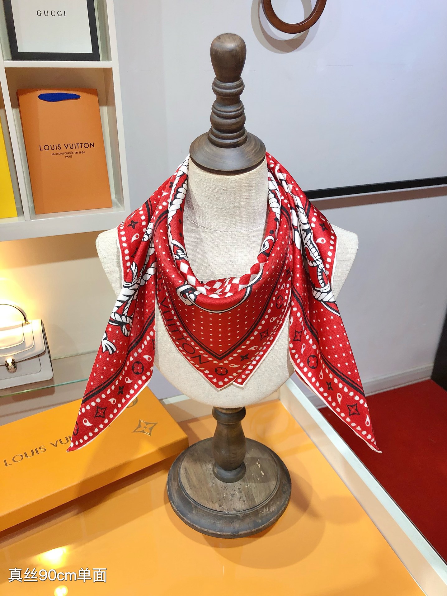 LV Sailor Bandana Square 90 M79800